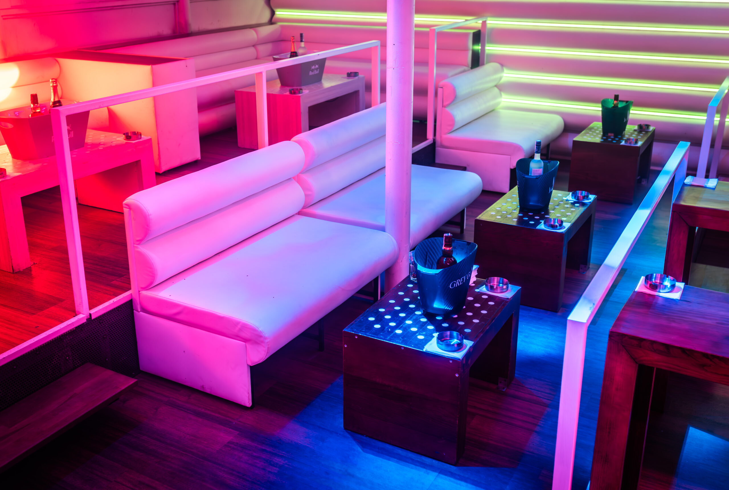 Lounge table seating at Freestyler nightclub on the Danube splav